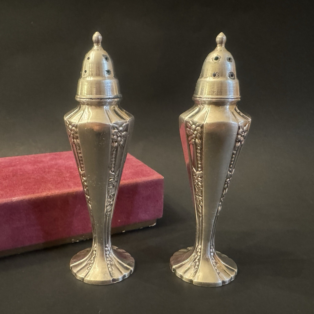 Set Of 2 Vtg 1881 Rogers By Oneida Ltd Silver Plated 5" Salt/Pepper Shakers &box